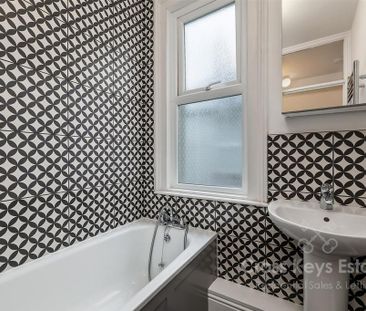 4 bedroom terraced house to rent - Photo 5