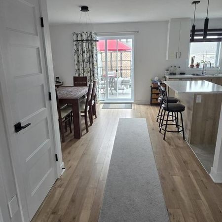 logement 5 1/2 sur deux étages avec cour arrière gazonné à Sainte-Madeleine - Photo 3