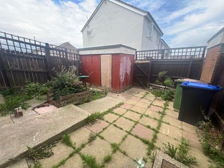 2 bedroom terraced house to rent - Photo 4