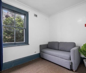 Redfern - Photo 2