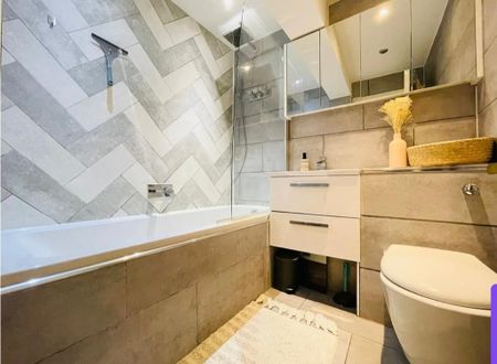 2 Bed Flat, Queenspark, NW6 - Photo 2