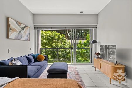 Spacious Studio Apartment in the Heart of Teneriffe - Photo 2