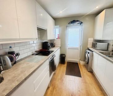3 bedroom semi-detached house to rent - Photo 5