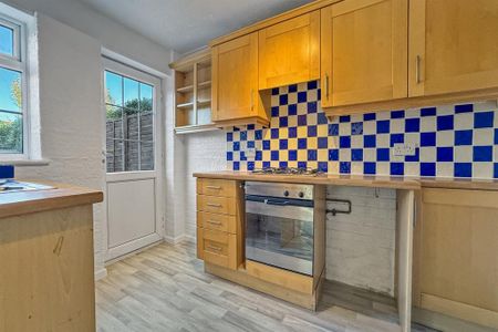 3 bedroom semi-detached house to rent - Photo 5