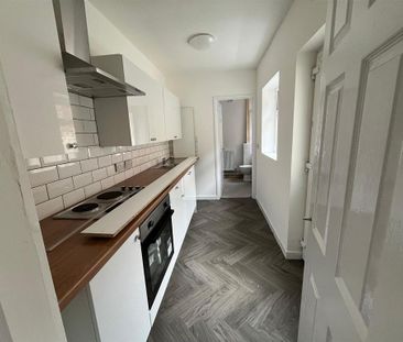 2 bedroom end of terrace house to rent - Photo 6