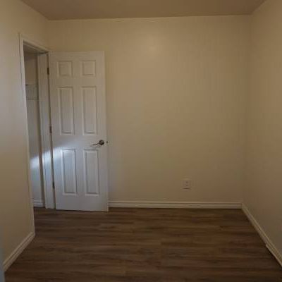 ***one bedroom and den pet friendly*** - Photo 3