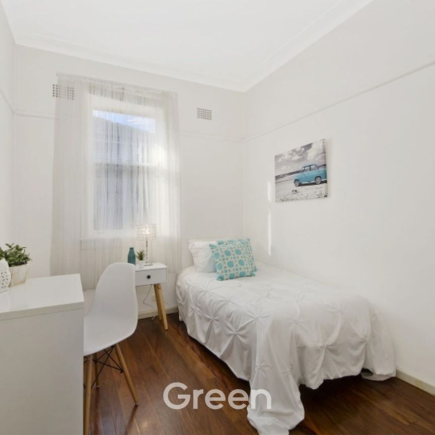 Full Brick 3-Bedroom Family Home Offering Space, Comfort & Lifestyle Convenience! - Photo 1