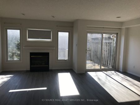 Condo Townhouse For Lease | X8127354 - Photo 4