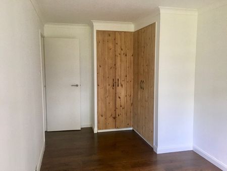 Spacious 1 Bedroom Flat in Prime Location, Worcester Park - Photo 3