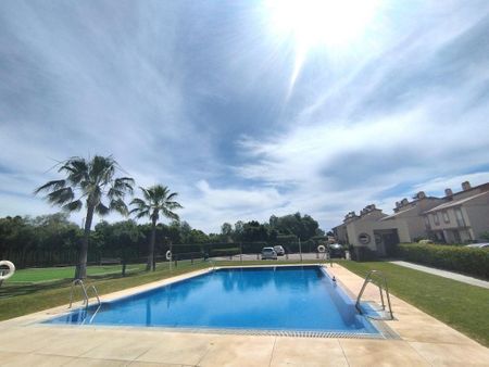 3 bedroom luxury House for rent in Benagalbón, Andalusia - Photo 3