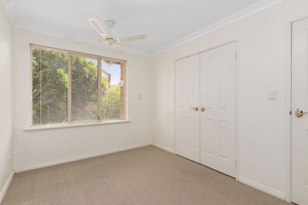 TOWNHOUSE IN GREAT LOCATION - Photo 5