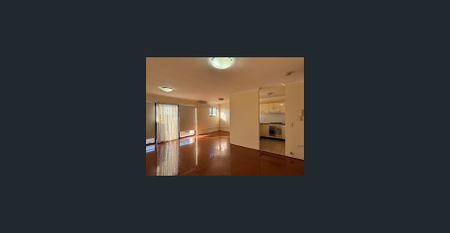 Convenient Apartment in Regents Park - Photo 2