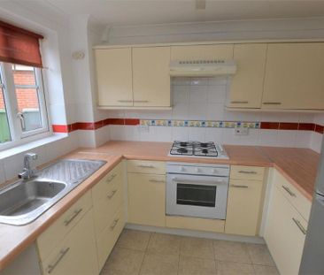 2 bedroom end of terrace house to rent - Photo 2