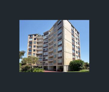 CHARMING ONE BEDROOM APARTMENT WITH SECURE PARKING - Photo 3