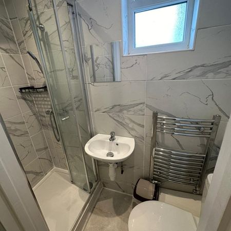 Room in a Shared House, Dongola Road, E13 - Photo 4