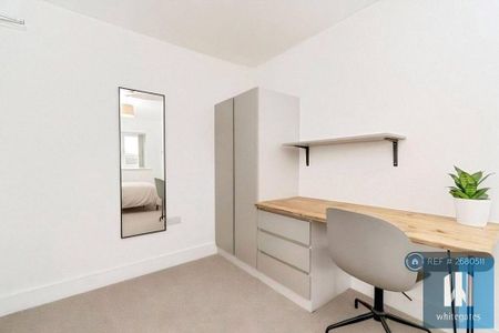 1 bedroom in a house share to rent - Photo 2