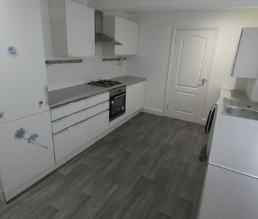 4 bedroom terraced house to rent - Photo 3