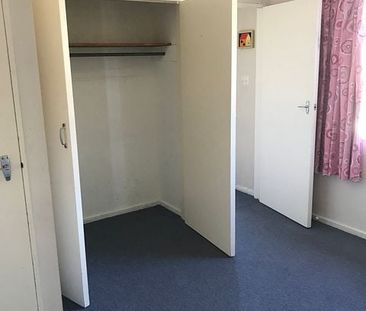 Charming 3BR Home with Garden & Deck! - Photo 5