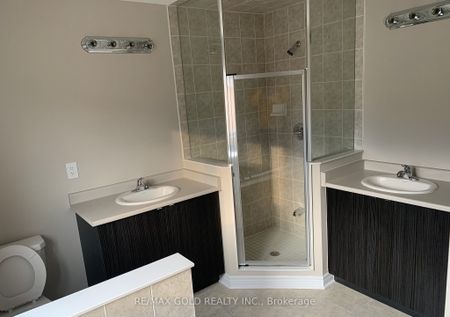 For Lease - 140 Finegan Circle, Brampton, Ontario - Photo 2