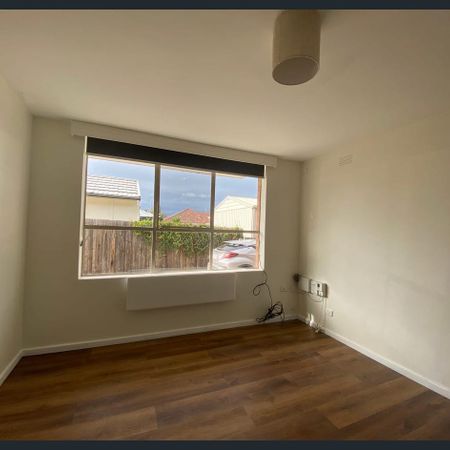 Perfect Location! - Photo 4