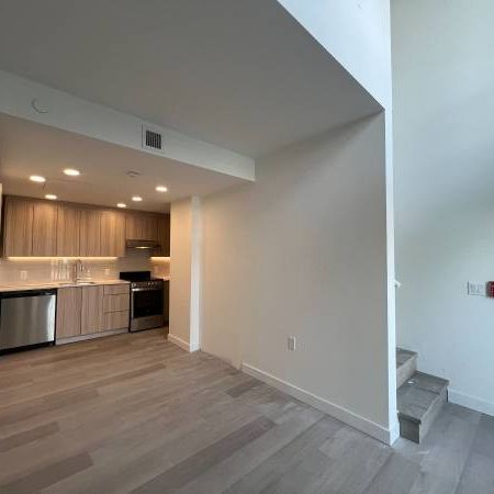 Newly Built Livework, 2 Bedroom, 2 Bath, Pet Friendly, Rooftop Lounge! - Photo 1