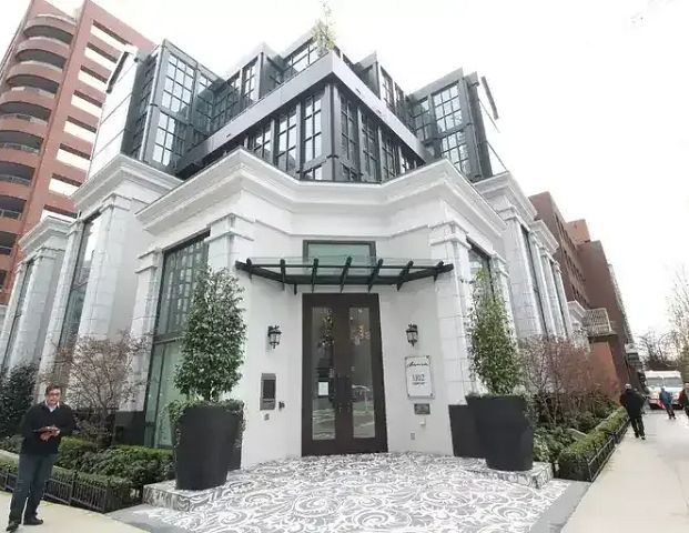 Contemporary Luxury in Artemesia; Townhouse, 2 Parking | 898 Helmcken Street, Vancouver - Photo 1