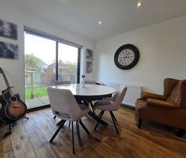 4 bedroom detached house to rent - Photo 5