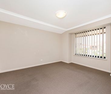 66 Gateway Boulevard, CANNING VALE WA 6155 - Photo 4