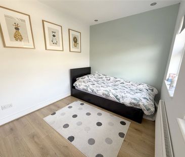Woodcote Avenue, NW7, London - Photo 4