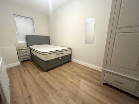 203 College Court Central, Belfast, BT1 6BF - Photo 5