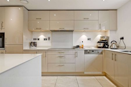 A river facing duplex apartment in the heart of historic Eton - Photo 5