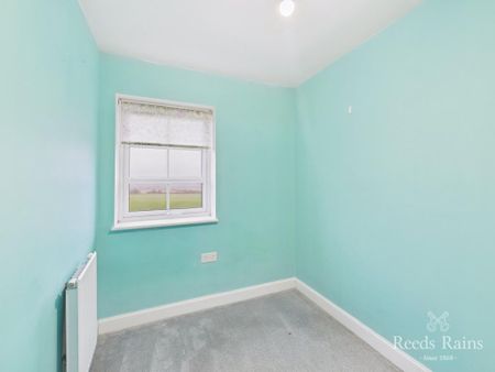 3 bedroom terraced house to rent - Photo 3