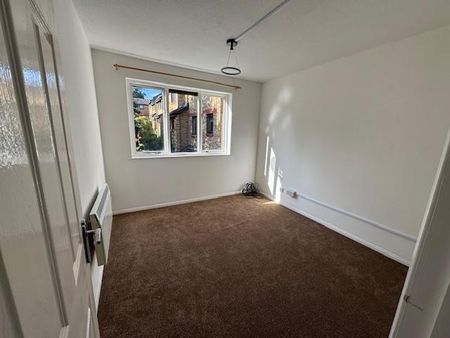 3 bedroom apartment to rent - Photo 4