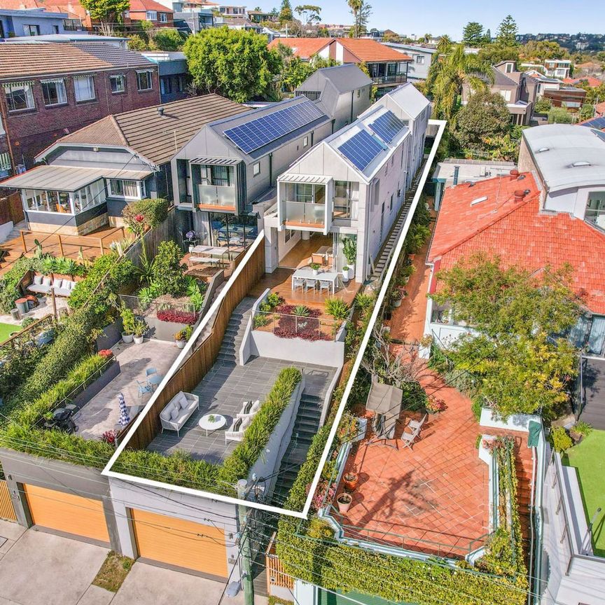 Sleek and Contemporary House with City Skyline Views - Photo 1