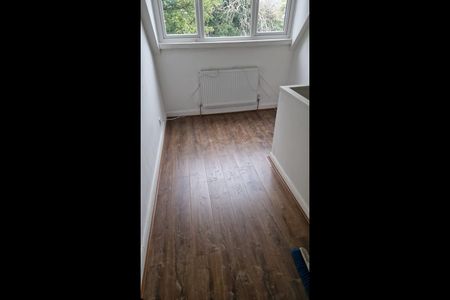 Room in a Shared House, Wharton Street, B7 - Photo 5