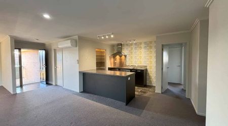 3 BEDROOM - CROMWELL - Photo 4