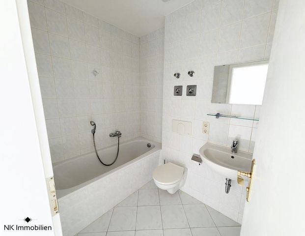 ++ gemütlich wohnen mit Balkon & Wanne – charmante 2-Raum-Wohnung am Heinrich-Braun-Klinikum ++ - Photo 1