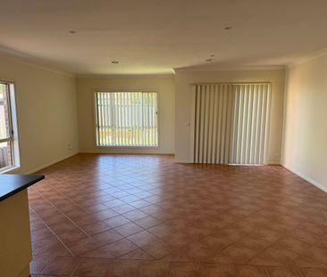 Low maintenance family home - Photo 2