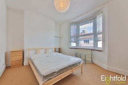 4 bedroom terraced house to rent - Photo 3