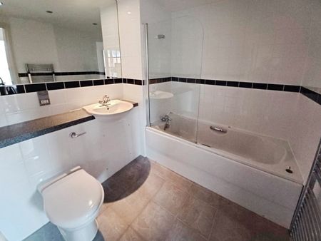 2 bedroom Flat To Let - Photo 4