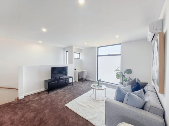 2/147 Kangaroo Road, Hughesdale VIC 3166 - Townhouse For Rent | Domain - Photo 1