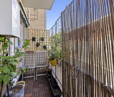 Light, Bright & Renovated - Photo 5