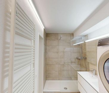 Modern and charming 2.5 room penthouse apartment - Foto 4