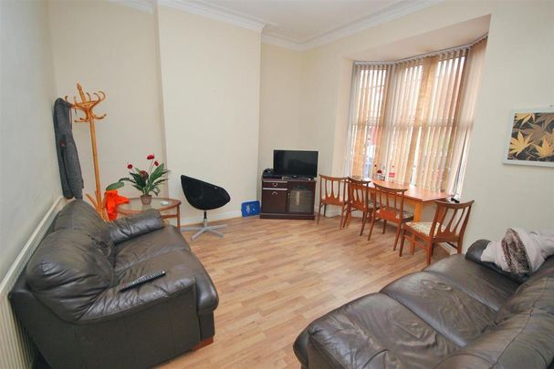 6 bedroom semi-detached house to rent - Photo 1