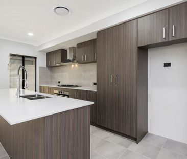 Stylish, Spacious, and Perfectly Crafted for Modern Family Life. - Photo 2