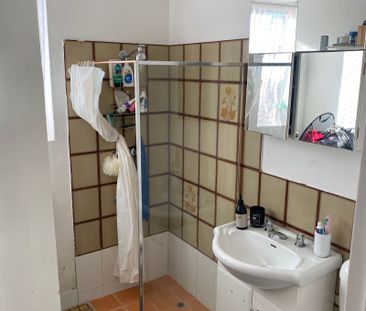 Charming 2-Bedroom Unit in the Heart of Hamilton - Photo 1