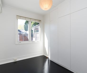 Charming Cottage in Convenient Location - Photo 2