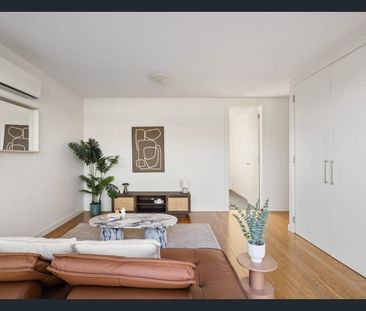 SPACIOUS & SUN-FILLED, SECURE FIRST FLOOR!! - Photo 4
