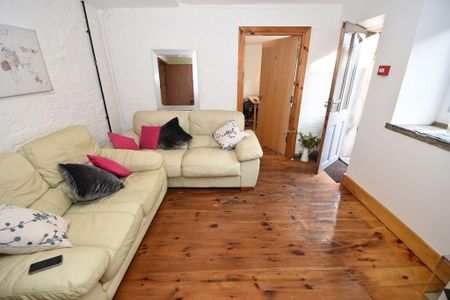 5 bedroom flat to rent - Photo 4