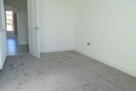 2 Bed Flat - Photo 5